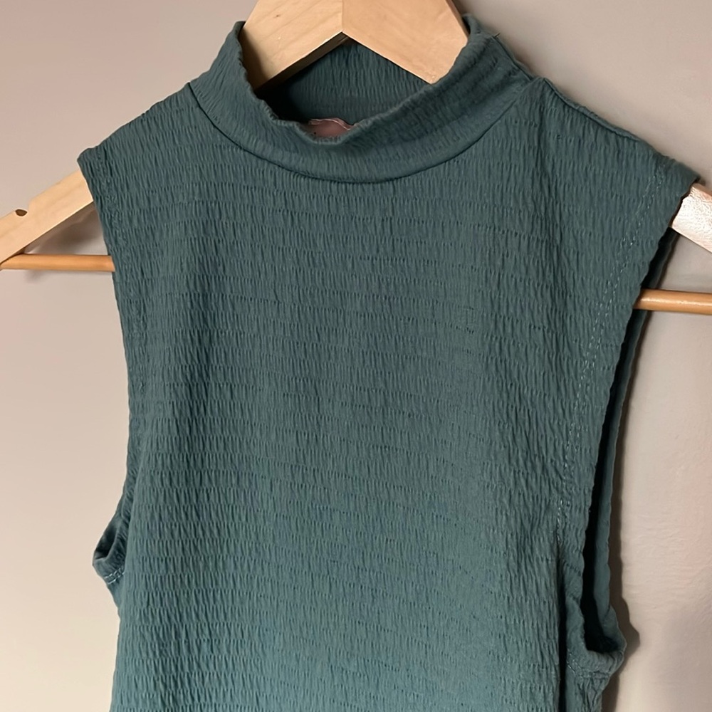 Buckle stretch tank